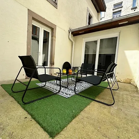 아파트 Hyper Centre, Place Des Vosges T2 Avec Terrasse Et Salon De Jardin.