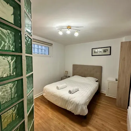 Hyper Centre, Place Des Vosges T2 Avec Terrasse Et Salon De Jardin.