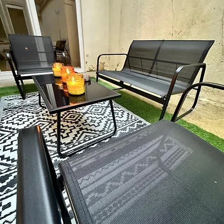 아파트 Hyper Centre, Place Des Vosges T2 Avec Terrasse Et Salon De Jardin.