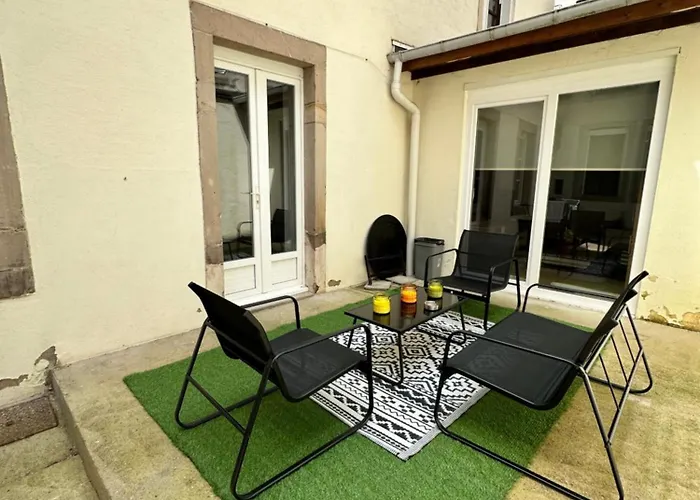 아파트 Hyper Centre, Place Des Vosges T2 Avec Terrasse Et Salon De Jardin.