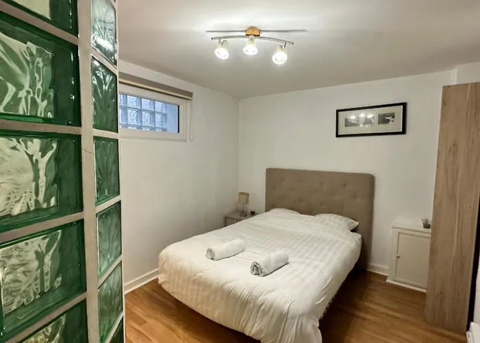 Hyper Centre, Place Des Vosges T2 Avec Terrasse Et Salon De Jardin.