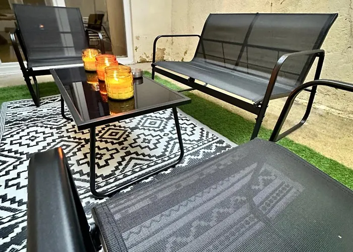 아파트 Hyper Centre, Place Des Vosges T2 Avec Terrasse Et Salon De Jardin.